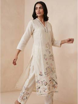 SAANTHA - Cream Silk Embroidery Kurta With Pant