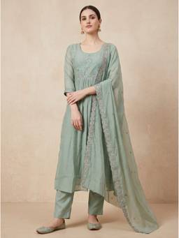 SAANTHA - Light Green Cotton Silk Embroidery Kurta With Pant