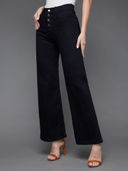 Black color option, Currently selected
