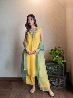 Spring Soul - Yellow Chanderi Mirrorwork Embroidered Kurta With Pant And Dupatta