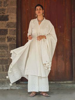 Chidiyaa - Safed Feather Tide White Block Printed Dupatta