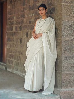 Chidiyaa - Safed Dust Of Dove White Block Printed Saree