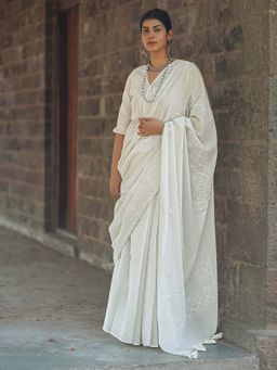 Chidiyaa - Safed Pearl leaf White Block Printed Saree