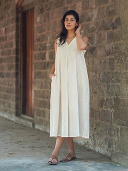 Chidiyaa - Safed Melted Pearl White Block Printed Dress