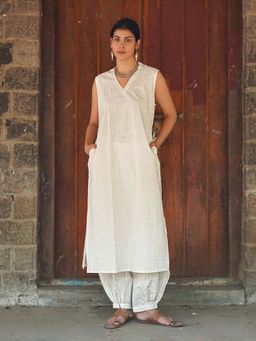 Chidiyaa - Safed Quiet Tusk Ivory Block Printed Kurta