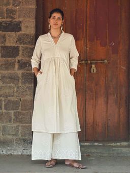 Chidiyaa - Safed Bone China Light Ivory Block Printed Kurta