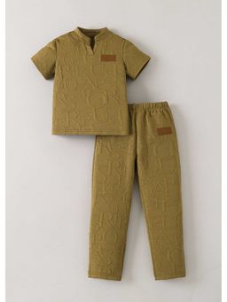 Hopscotch - Textured Mandarin Collar Polo T-Shirt And Pant