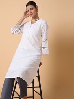 SHOWOFFFF - Women Floral White Straight Kurta