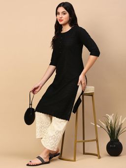 SHOWOFFFF - Women Black Embroidered Straight Kurta