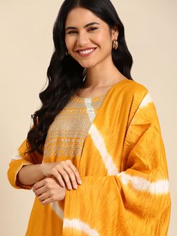 SHOWOFFFF - Women's Yellow Straight Kurta with Pant and Dupatta (Set of 3)