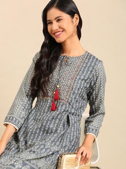 SHOWOFFFF - Women's Ethnic Motifs Grey A-Line Kurta with Pant (Set of 2)