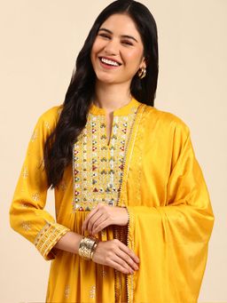 SHOWOFFFF - Women's Ethnic Motifs Yellow Kurta with Pant and Dupatta (Set of 3)