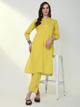 SHOWOFFFF - Womens Yellow Solid Straight Kurta & Pant (Set of 2)