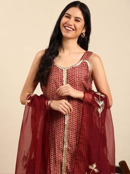 SHOWOFF - Womens Geometric Maroon Straight Kurti & Sharara with Dupatta (Set of 3)