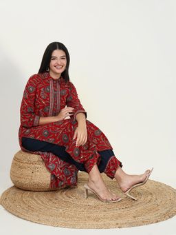 SHOWOFFFF - Womens Floral Red Straight Kurta & Patiala (Set of 2)
