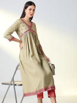 SHOWOFF - Women's Green Solid A-Line Kurta
