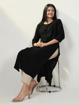 SHOWOFFFF - Women's Black Solid Straight Kurta