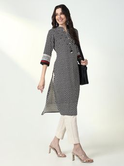 SHOWOFFFF - Women's Black Floral Straight Kurta
