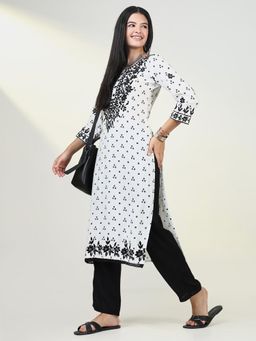 SHOWOFF - Women's White Bandhani Straight Kurta