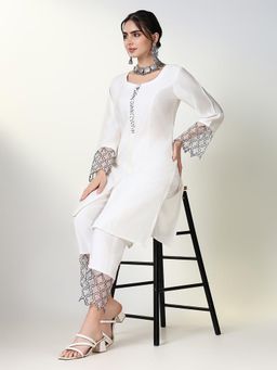SHOWOFF - Women White Solid Kurta with Pant (Set of 2)