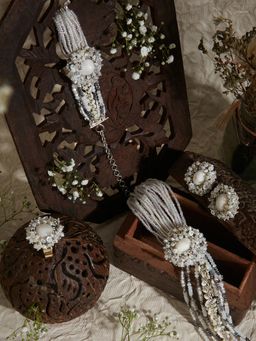 House of D'oro - Classic Handmade Versatile Off-White Necklace Set