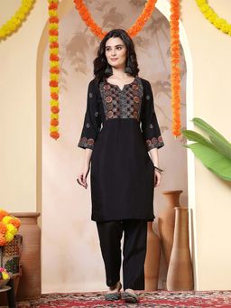 Jaipur Kurti - Floral Embroidered Straight Black Kurta With Pant