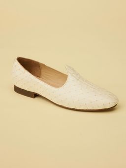 Manyavar - Cream Lattice Patterned Sequined Mens Ethnic Juttis