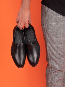La Botte - Men Black Solid Loafers