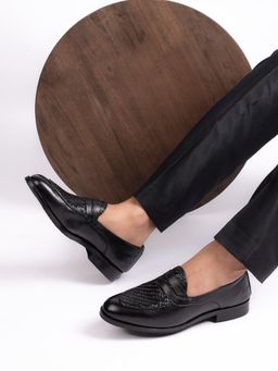 La Botte - Men Black Woven Design Loafers