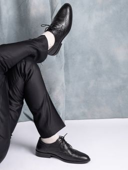 La Botte - Men Black Textured Formal Brogues