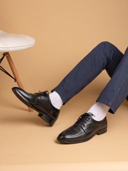 La Botte - Men Black Animal Print Derbies