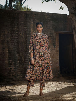 Akiso - Black Block Printed Panelled Kurta with Embroidery Detail And Straight Pant (Set of 2)