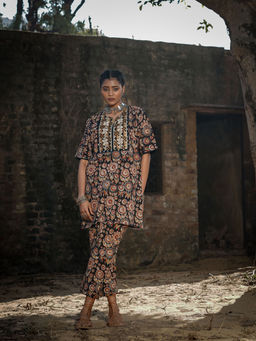 Akiso - Black Block Printed Oversized Short Kurti with Embroidery Detail