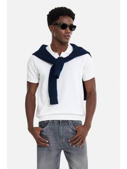 Snitch - Men Off White Solid/Plain Cotton Regular Fit Polo T-Shirt