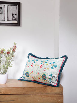 BLANC9 - Exclusive Crewel Embroidered Cushion Cover