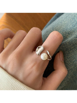 Amorenmore - Pearl Form Adjustable Ring
