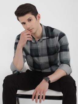 CRIMSOUNE CLUB - Men Green Cotton Checked Shirt