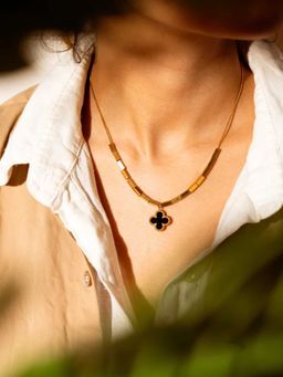 ZAISHA - Reversible Clover Bar Necklace -18K Gold Plated Stainless Steel