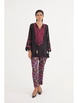 BETRUE - Black Silk Chanderi Embroidered Kurti