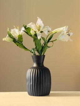 IAAH - Fluted Vase Black
