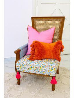 THROW PILLOW - Floral Breeze With Magenta Corner Tassel Sofa Cover