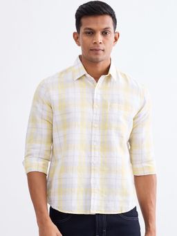 Spykar - Powder Yellow Slim Fit Casual Shirt for Men