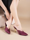 Maroon color option, Currently selected