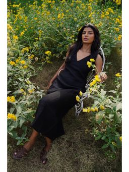 Taru Jaipur - Celeste Midi Dress Black