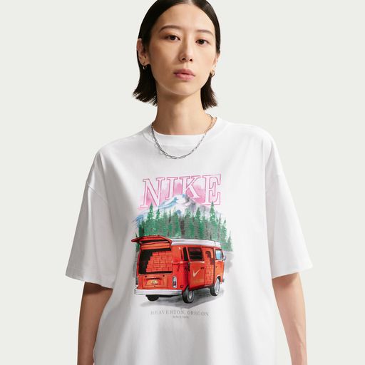 Nike Sportswear Classic - Women's Oversized T-Shirt