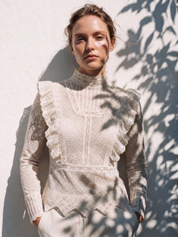 DaKauz - Ivory Marquise Scallop Top