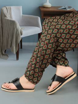 XE Looks - Women's Black Doctor Sandals With Floral Embellishment
