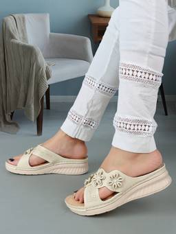 XE Looks - Women's Cream Doctor Sandals