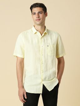 Allen Solly - Men Yellow Slim Fit Solid Half Sleeves Casual Shirts