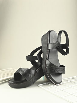 CLOG LONDON - Womens Black Round Toe Heels